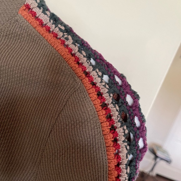 Free People long sleeve tee with beautiful detail. - Picture 3 of 10